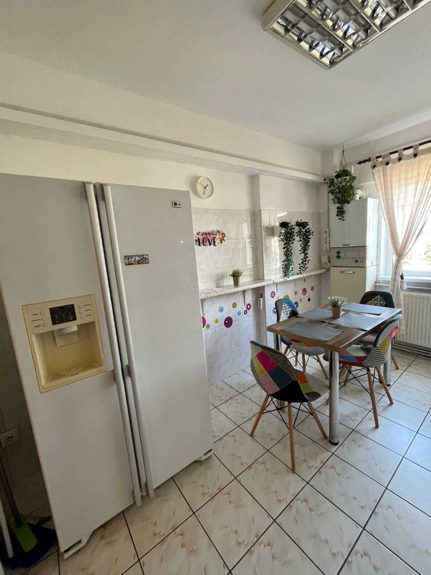 Picadilly Apartment Ploiesti Luaran gambar